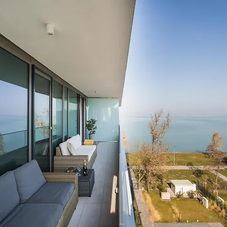 Myflat Golden Beachfront Family *