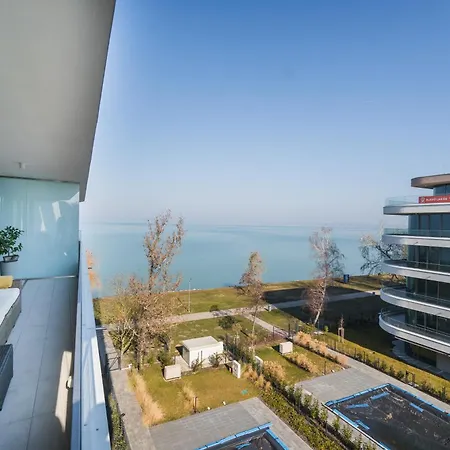 Myflat Golden Beachfront Family Apartment