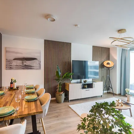 Myflat Wave Golden Beachfront Family דירה *