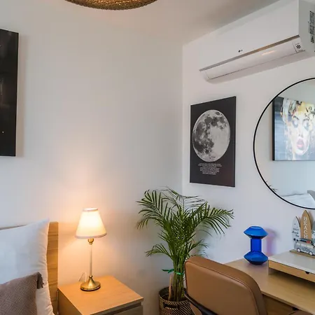 Myflat Golden Beachfront Family Apartment *