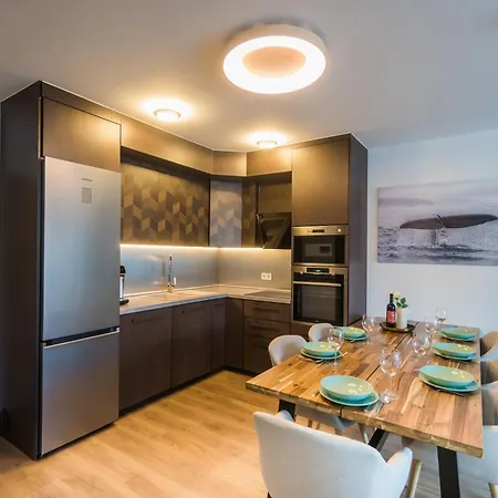 Myflat Golden Beachfront Family Apartment