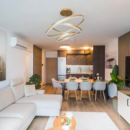 Myflat Wave Golden Beachfront Family Apartment