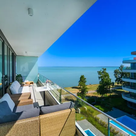 Myflat Wave Golden Beachfront Family